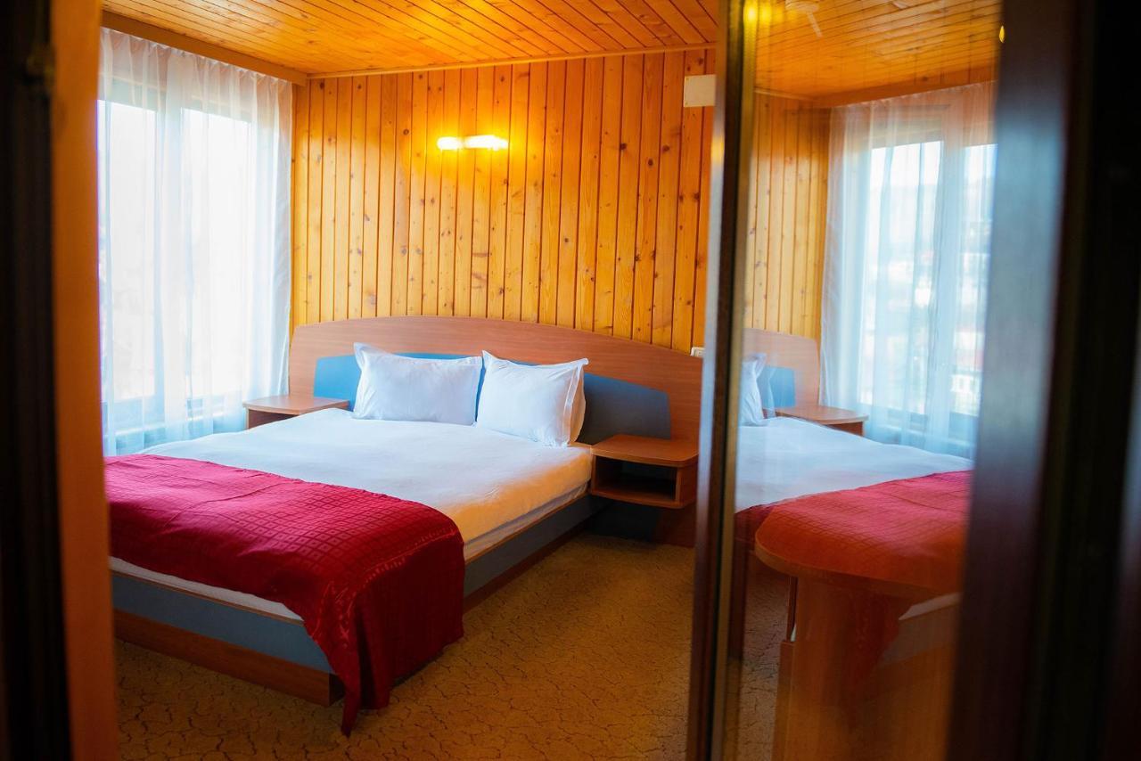 Hotel Casa Maia à Buşteni Extérieur photo
