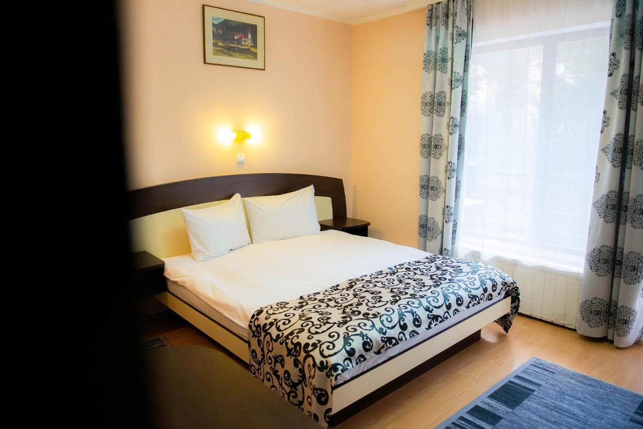 Hotel Casa Maia à Buşteni Extérieur photo