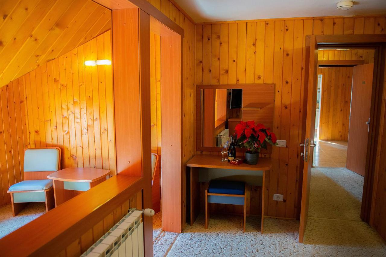 Hotel Casa Maia à Buşteni Extérieur photo