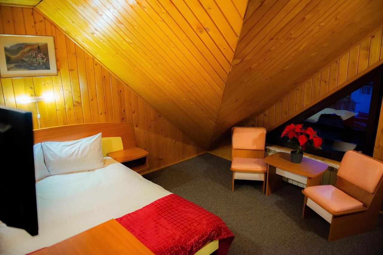 Hotel Casa Maia à Buşteni Extérieur photo