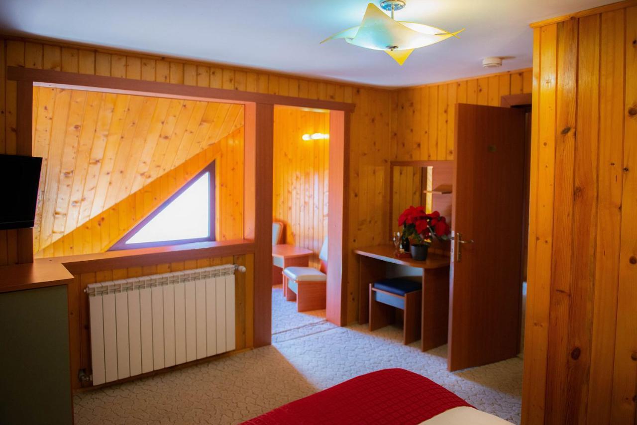 Hotel Casa Maia à Buşteni Extérieur photo